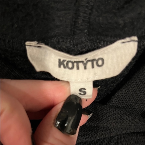KOTYTO Extravagant Maxi asymmetric hoodie - Picture 2 of 7